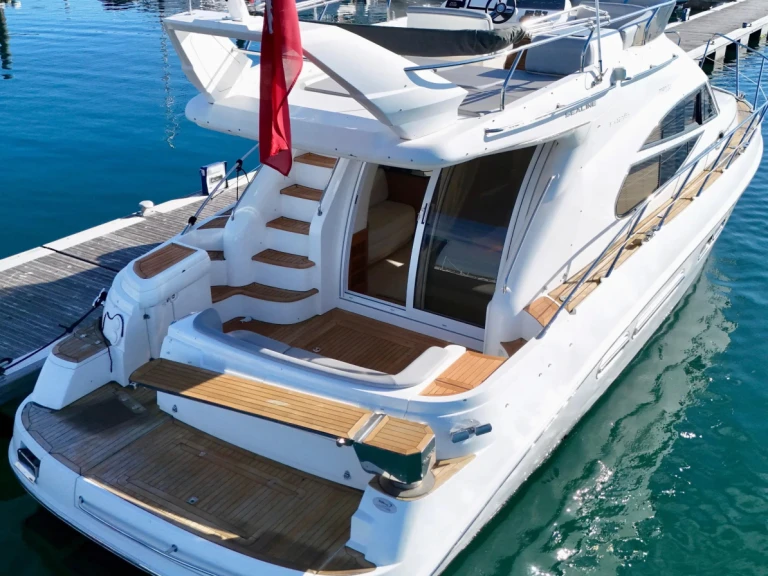 Bootverhuur Antibes goedkoop F425 
