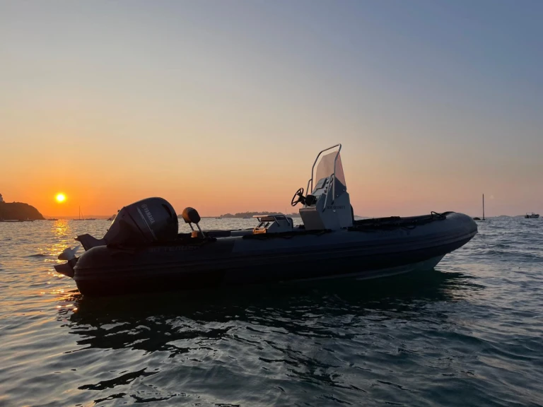 3D Tender 3D Tender 600 Patrol te huur van particulier of professional in Carantec