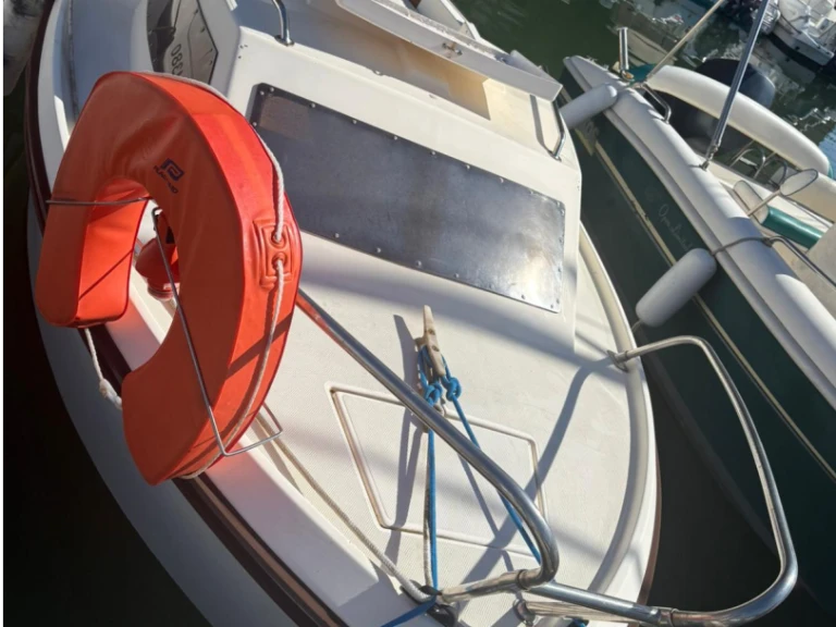 Verhuur Motorboot Jeanneau met vaarbewijs