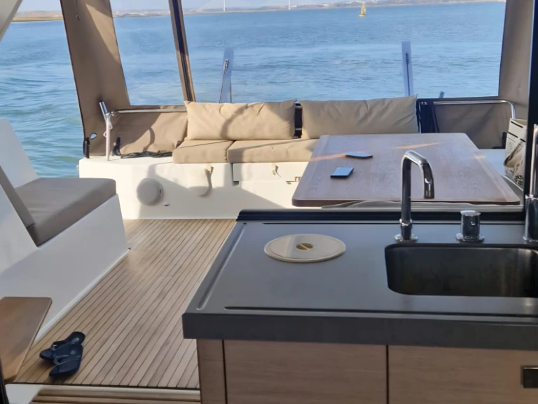 Verhuur Catamaran Fountaine Pajot met vaarbewijs