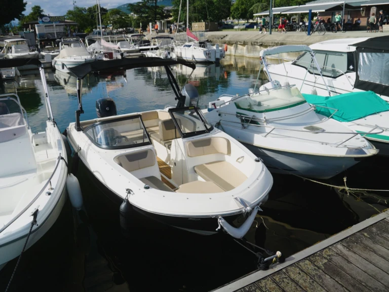 Huur een Bayliner BAYLINER VR4 in Aix-les-Bains
