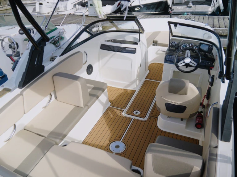 Bootverhuur Bayliner BAYLINER VR4 in Aix-les-Bains via SamBoat