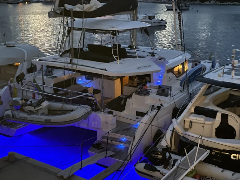 Verhuur Catamaran Lagoon met vaarbewijs