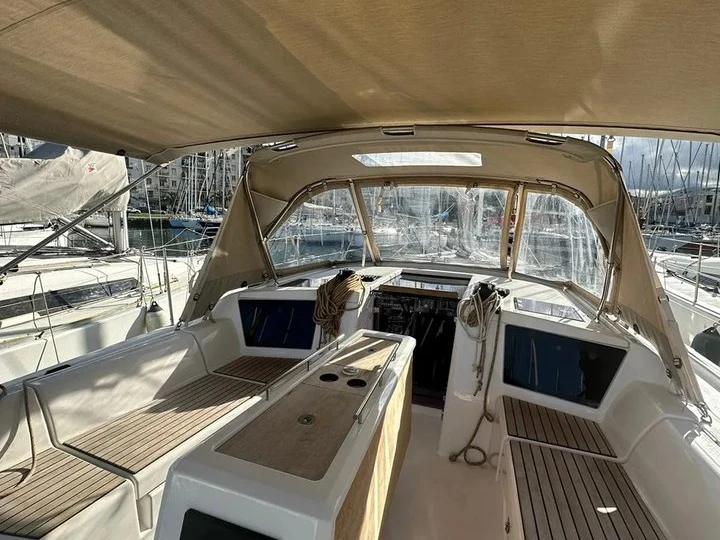 Bootverhuur Cagliari goedkoop Dufour 390 GL