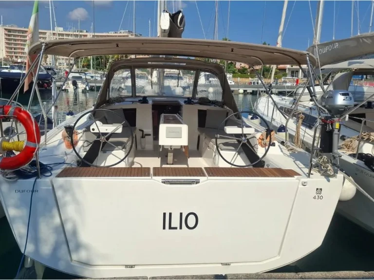 Bootverhuur Cagliari goedkoop Dufour 430 Grand Large