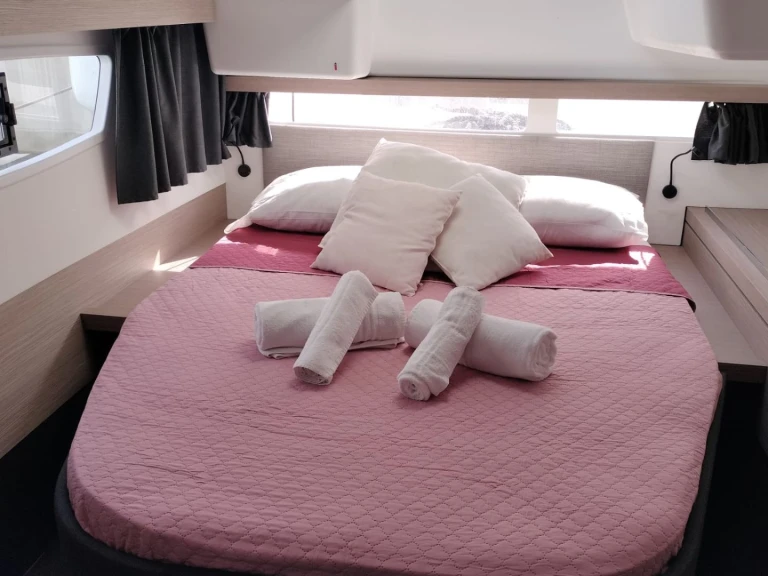 Huur een Fountaine Pajot Isla 40 in Cagliari