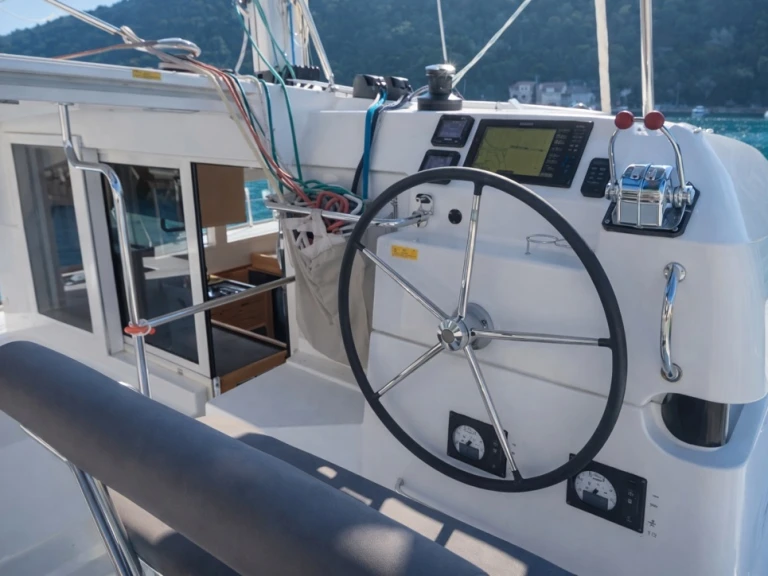 Catamaran te huur in Antibes voor de beste prijs