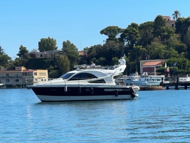 Bootverhuur Forio goedkoop Rodman 38 Fly