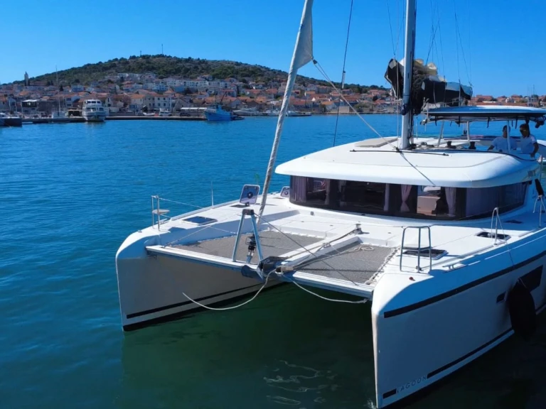 Bootverhuur Lagoon Lagoon 42 in Šibenik via SamBoat