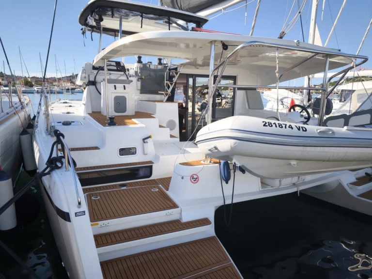 Verhuur Catamaran Lagoon met vaarbewijs