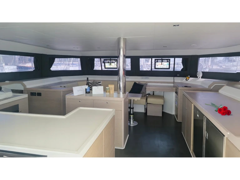 Verhuur Catamaran in Álimos - Dufour Dufour 48