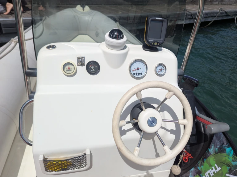 Huur RIB met of zonder schipper Bombard in Annecy