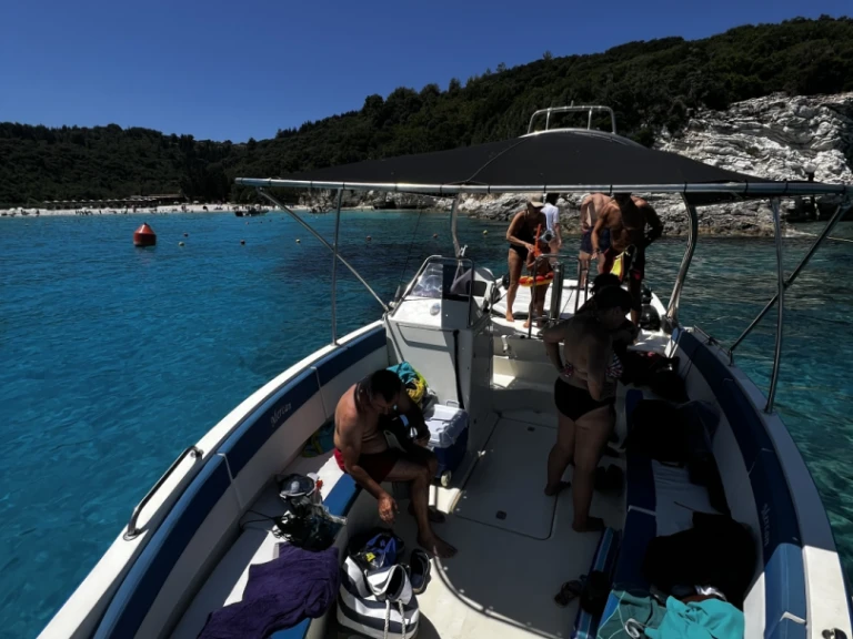 Motorboot te huur in Vráchos voor de beste prijs