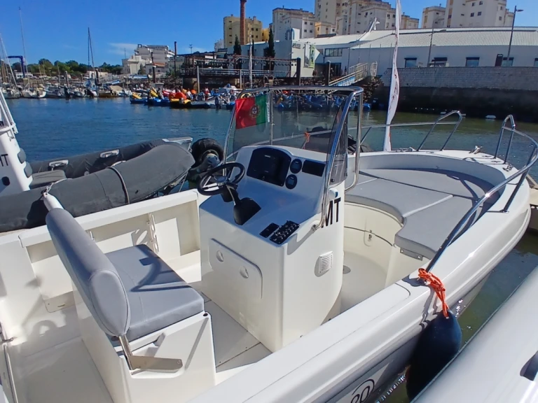 Huur Motorboot met of zonder schipper Capelli in Portimão