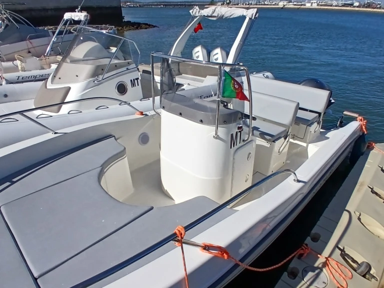 Motorboot te huur in Portimão voor de beste prijs