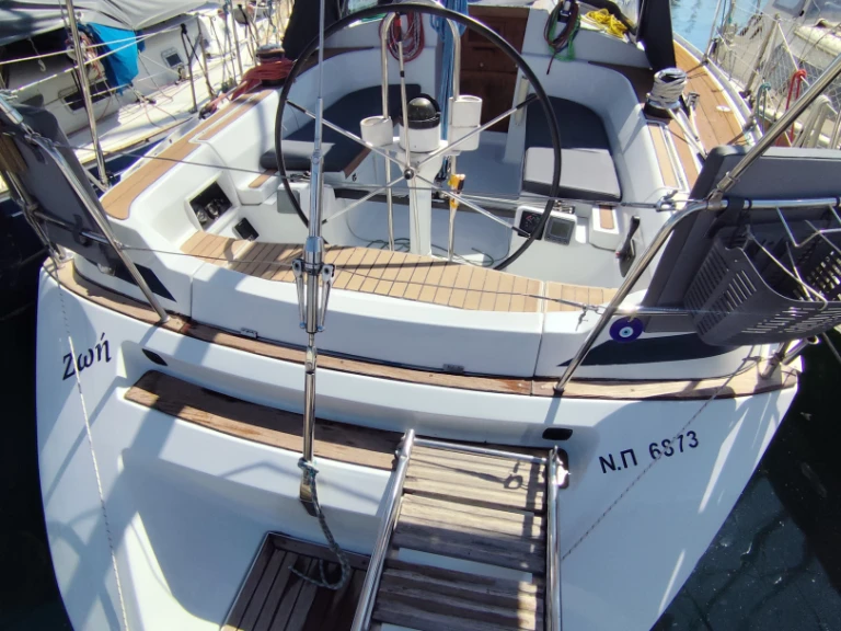 Huur een Grand Soleil Grand Soleil 37 Race in Athene