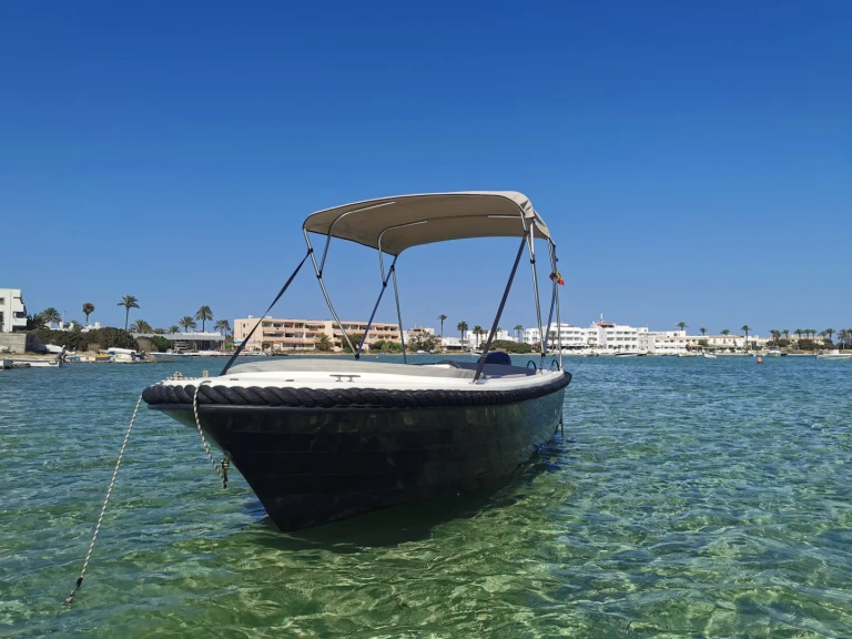 Motorboot te huur in La Savina voor de beste prijs