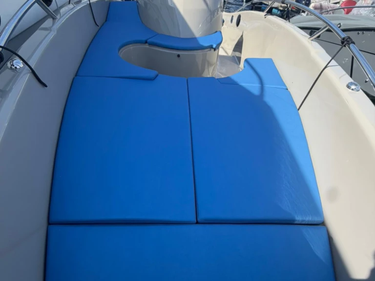 Huur Motorboot met of zonder schipper Clear in Angera