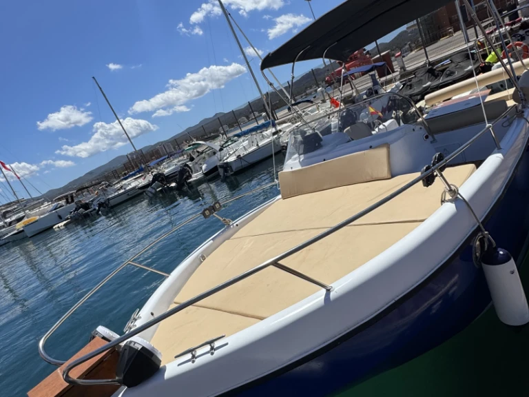 Motorboot te huur in San Antonio Port voor de beste prijs