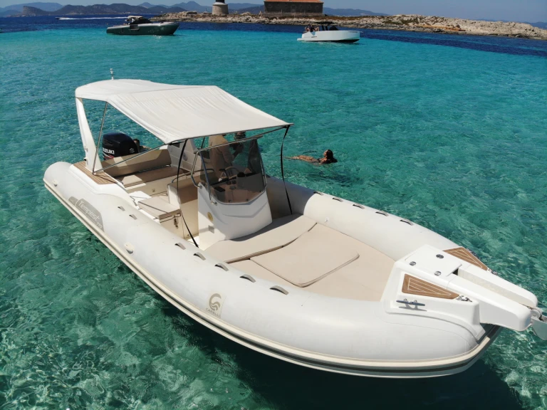 Motorboot te huur in Portocolom voor de beste prijs