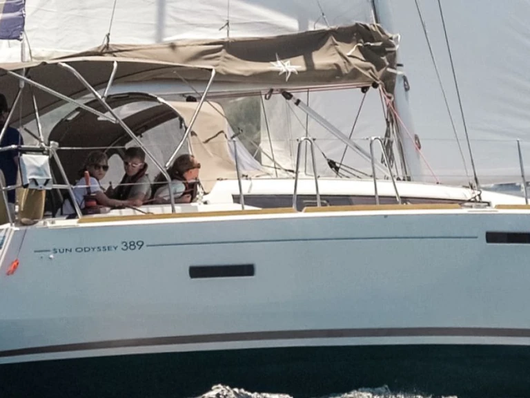 Verhuur Zeilboot in Le Marin - Jeanneau Jeanneau Sun Odyssey 389