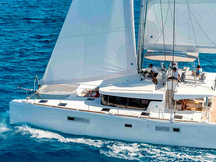 Verhuur Catamaran Lagoon met vaarbewijs