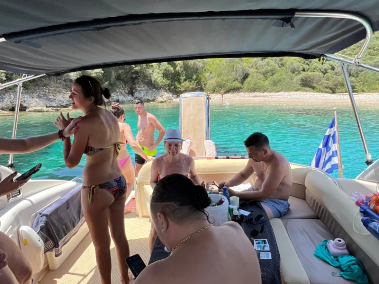 Verhuur Motorboot in Nydri - Sunseeker Portofino 400