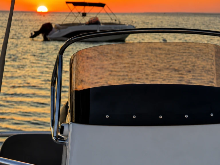 Motorboot te huur in Porto Cesareo voor de beste prijs