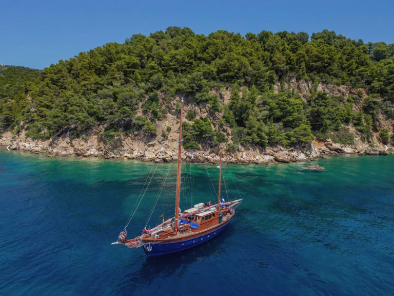 Jachthuur in Skiathos - Custom made by Psarros shipping Liberty via SamBoat