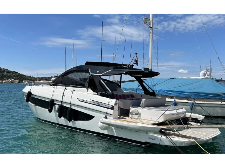 Motorboot te huur in Murter-Kornati voor de beste prijs