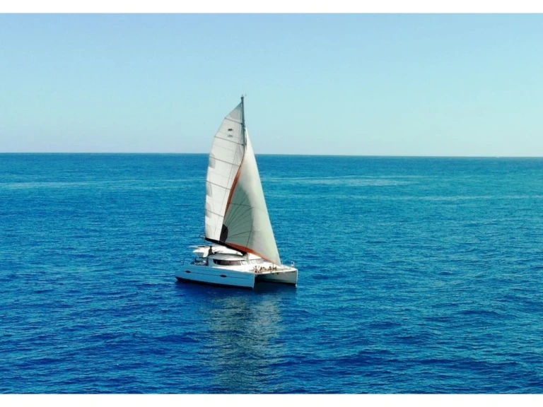 Huur een Fountaine Pajot Lipari 41 in Madirokely