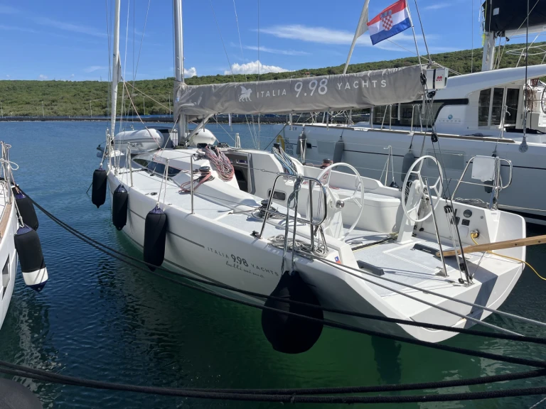 Italia Yachts Italia 9.98 te huur van particulier of professional in Punat