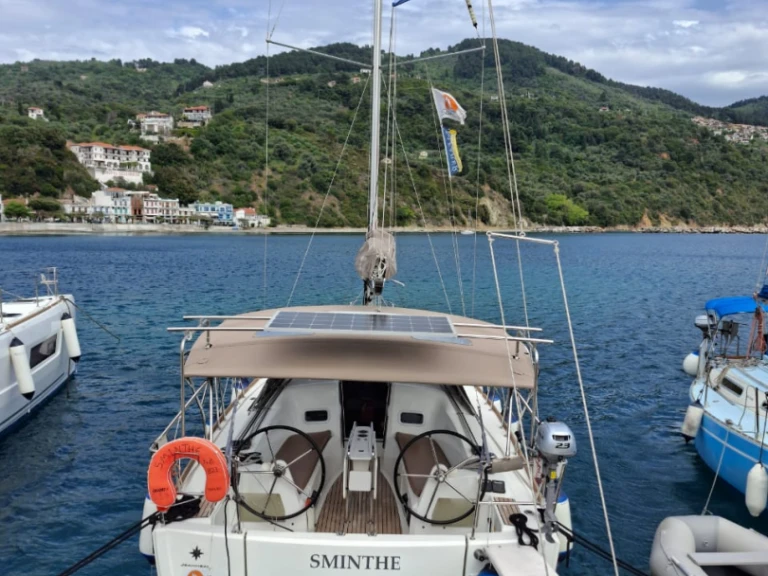 Huur een Jeanneau Sun Odyssey 349 in Loutráki