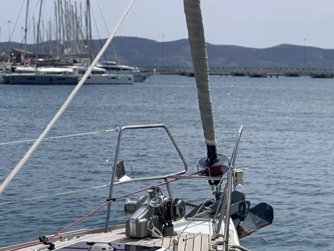 Huur een Jeanneau Jeanneau 53 in Lávrio