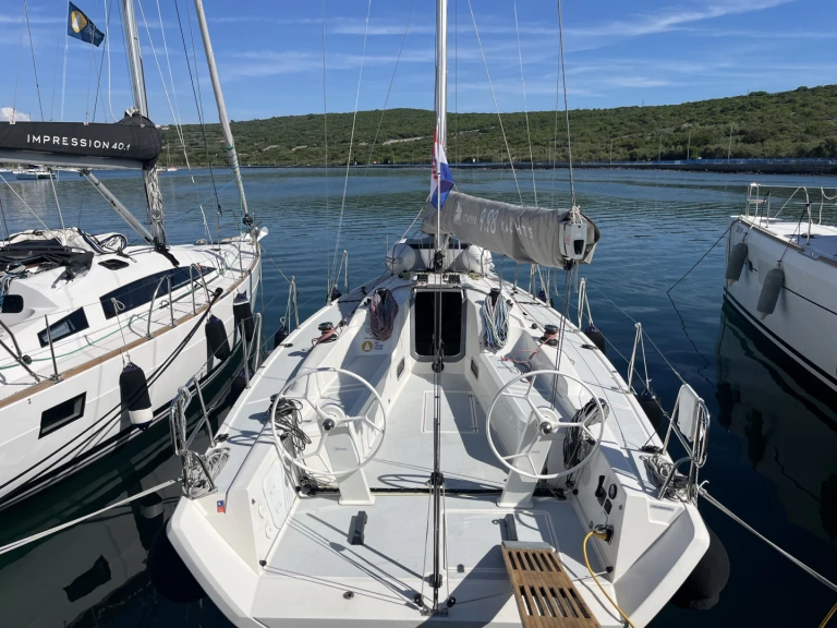 Bootverhuur Italia Yachts Italia 9.98 in Punat via SamBoat