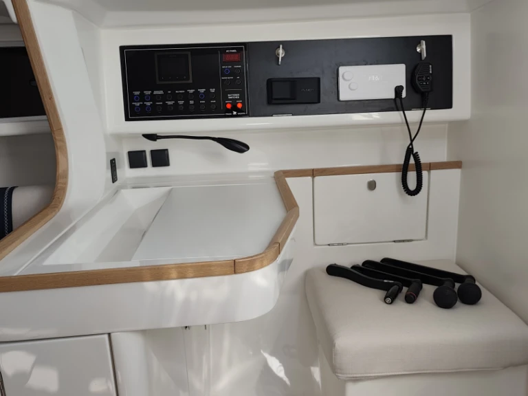 Verhuur Zeilboot Italia Yachts met vaarbewijs