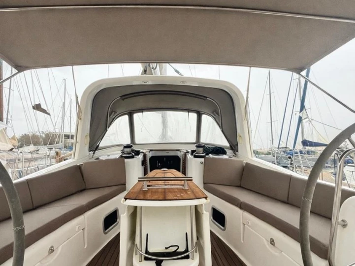 Huur Zeilboot met of zonder schipper Bénéteau in Nikiána