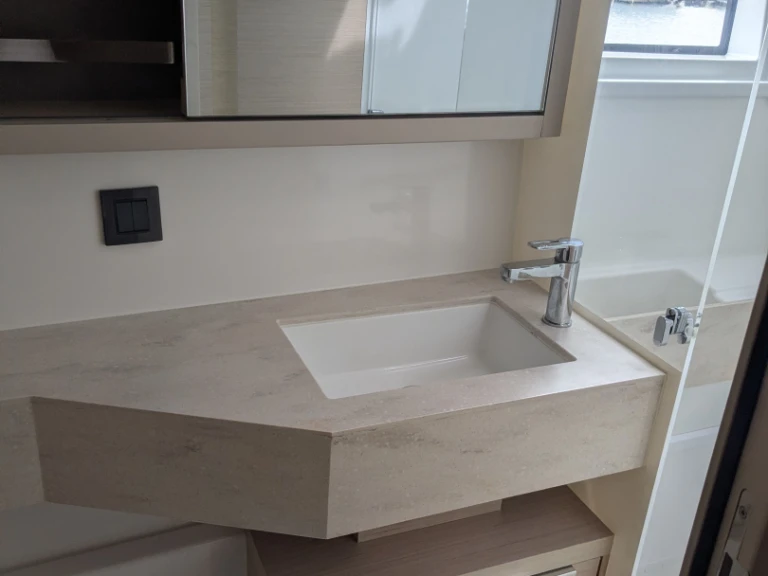 Verhuur Catamaran Lagoon met vaarbewijs