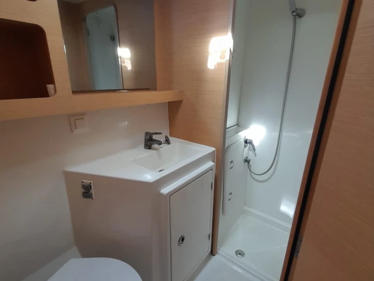 Bootverhuur Hyères goedkoop Lagoon 42
