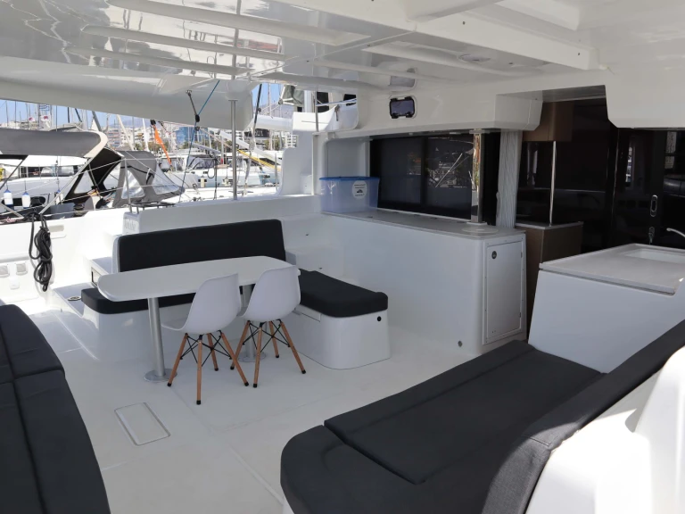 Bootverhuur Lagoon Lagoon 46 in Álimos via SamBoat