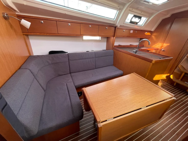 Huur een Bavaria Cruiser 37 in Punta Ala