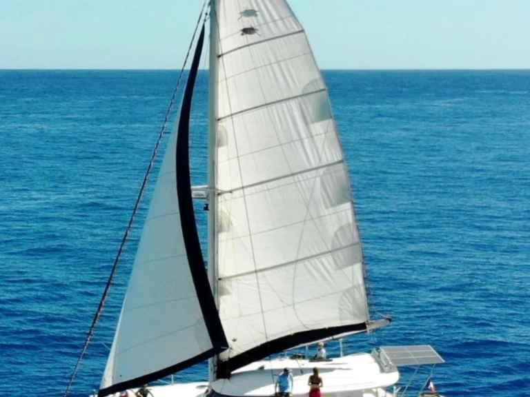 Huur Catamaran met of zonder schipper Fountaine Pajot in Nosy Be