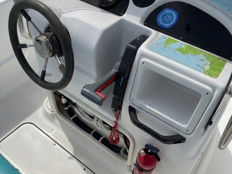 Verhuur Motorboot Ranieri met vaarbewijs