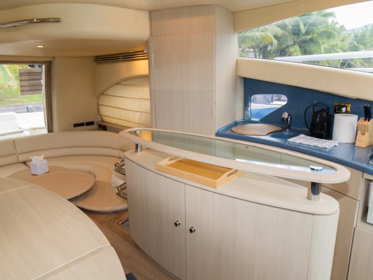 Huur Motorboot met of zonder schipper Azimut in Mahé