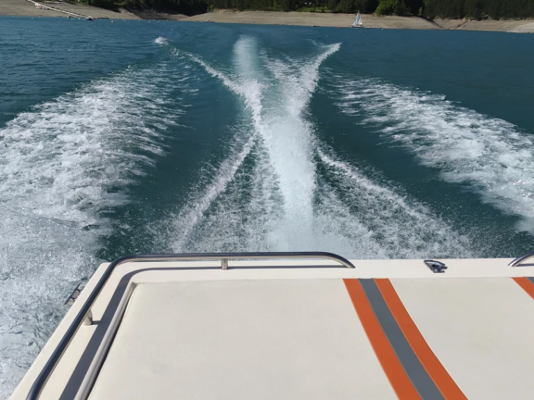 Bootverhuur Monterey Cuddy cabine  in Chorges via SamBoat