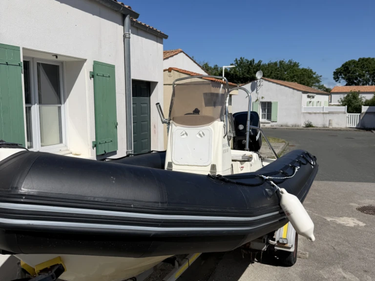 Bootverhuur Bombard Sunrider 550 in La Cotinière via SamBoat