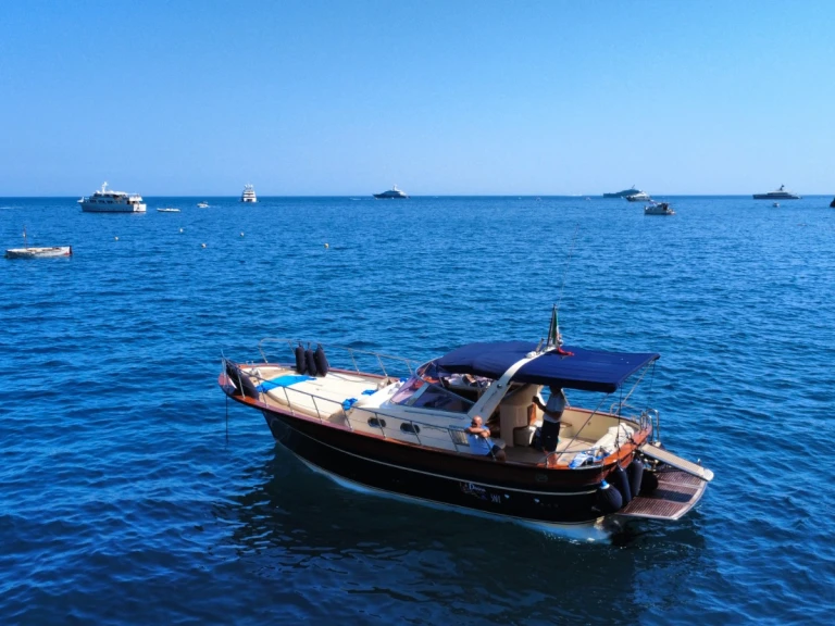 Bootverhuur Fratelli Aprea Sorrento 32 Semi Cabinato in Salerno via SamBoat