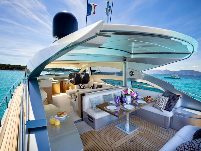 Huur Jacht met of zonder schipper Pershing in Cannes