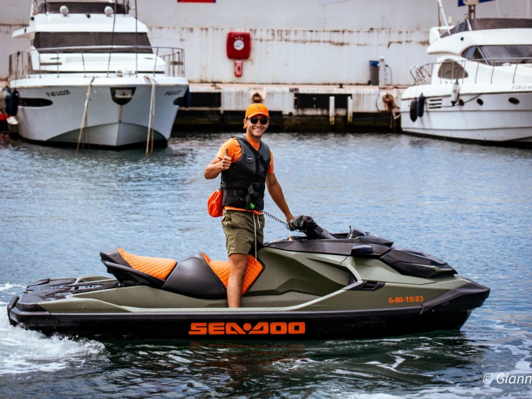 Bootverhuur Bombardier GTX PRO 130 in Puerto Deportivo de Marbella via SamBoat