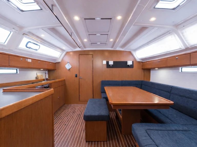Huur een Bavaria Cruiser 46 in Gouviá